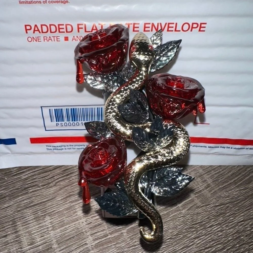Bath and Body Works‎ Wallflowers Plug Snake Dripping Roses Gothic Halloween Red